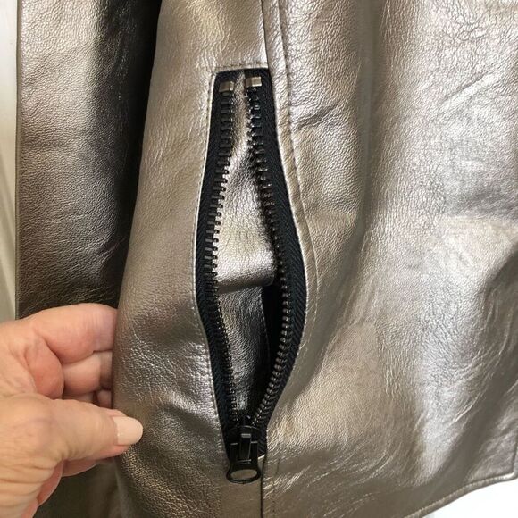 CREATE 2MRW -🎉HP🎉NWT -M Sz XL - 82 C'Est La Vie Silver Faux Leather Biker Jacket - Picture 9 of 16